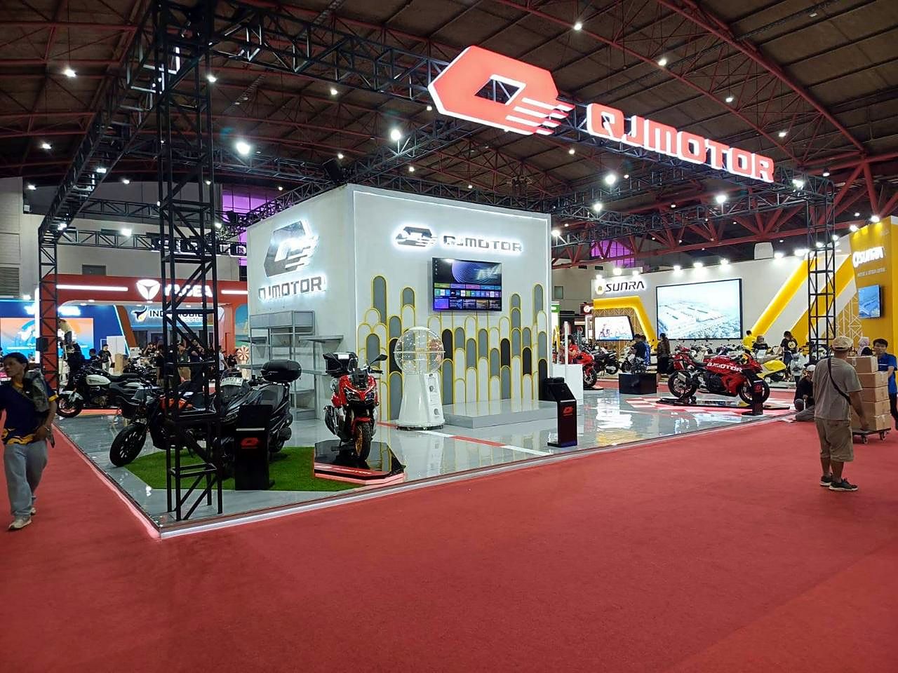 Booth pameran otomotif ukuran besar